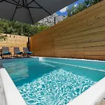 Olive Garden-pool, Privacy & Parking 펜션 *