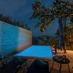 Olive Garden-pool, Privacy & Parking 펜션