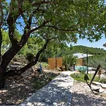 Olive Garden-pool, Privacy & Parking 펜션 마카르스카