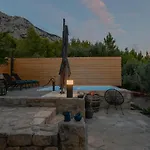 Olive Garden-pool, Privacy & Parking * 마카르스카