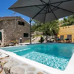 Olive Garden-pool, Privacy & Parking *