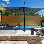 펜션 Olive Garden-pool, Privacy & Parking