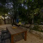 Olive Garden-pool, Privacy & Parking 펜션