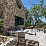 Olive Garden-pool, Privacy & Parking 펜션