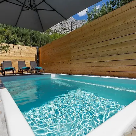 Olive Garden-pool, Privacy & Parking Semesterbostad *