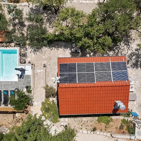 Semesterbostad Olive Garden-pool, Privacy & Parking *