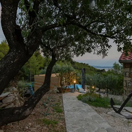 Semesterbostad Olive Garden-pool, Privacy & Parking Makarska