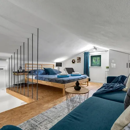 Olive Garden-pool, Privacy & Parking Semesterbostad