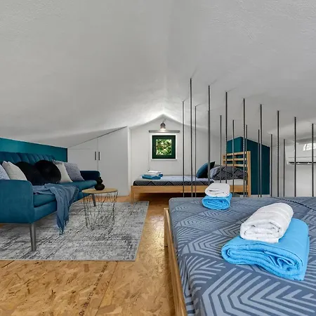 Olive Garden-pool, Privacy & Parking Semesterbostad Makarska