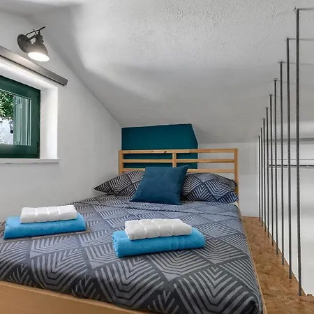 Semesterbostad Olive Garden-pool, Privacy & Parking *