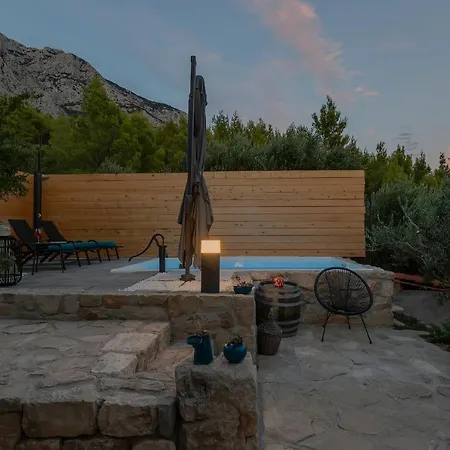Olive Garden-pool, Privacy & Parking * Makarska