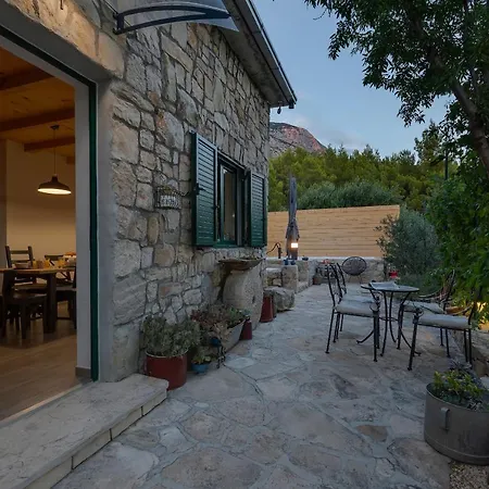 Olive Garden-pool, Privacy & Parking * Makarska