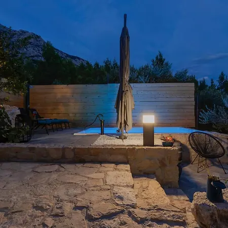 Semesterbostad Olive Garden-pool, Privacy & Parking Makarska