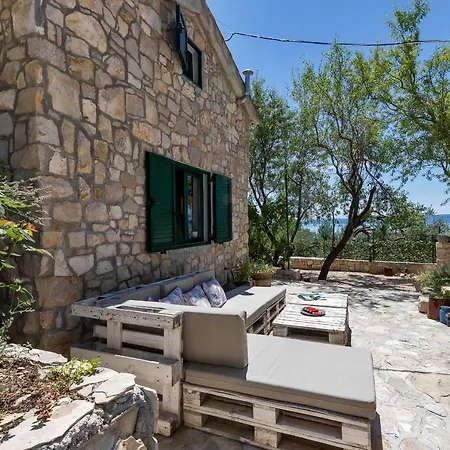 Olive Garden-pool, Privacy & Parking Semesterbostad