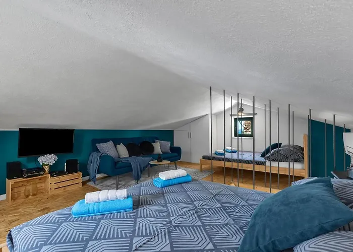 Olive Garden-pool, Privacy & Parking マカルスカ