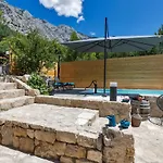 Olive Garden-pool, Privacy & Parking