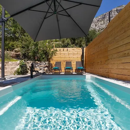 Olive Garden-pool, Privacy&beach Parking Makarska