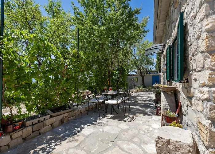 Olive Garden-pool, Privacy & Parking بيت للعطل ماكارسكا