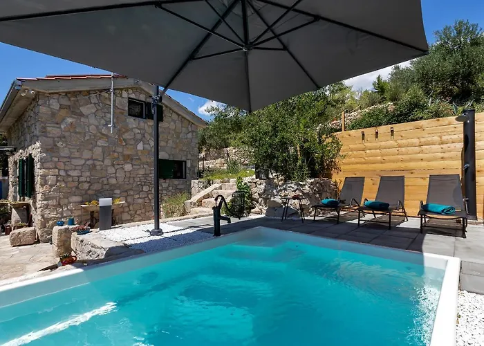 بيت للعطل Olive Garden-pool, Privacy & Parking *