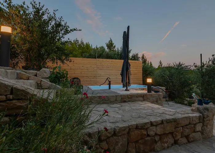 Olive Garden-pool, Privacy & Parking ماكارسكا