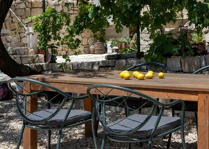 Olive Garden-pool, Privacy & Parking بيت للعطل *