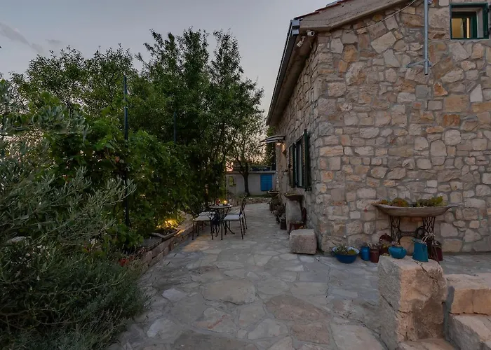 Olive Garden-pool, Privacy & Parking بيت للعطل