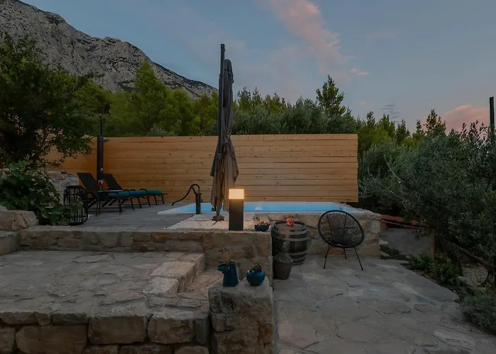 Olive Garden-pool, Privacy & Parking * ماكارسكا